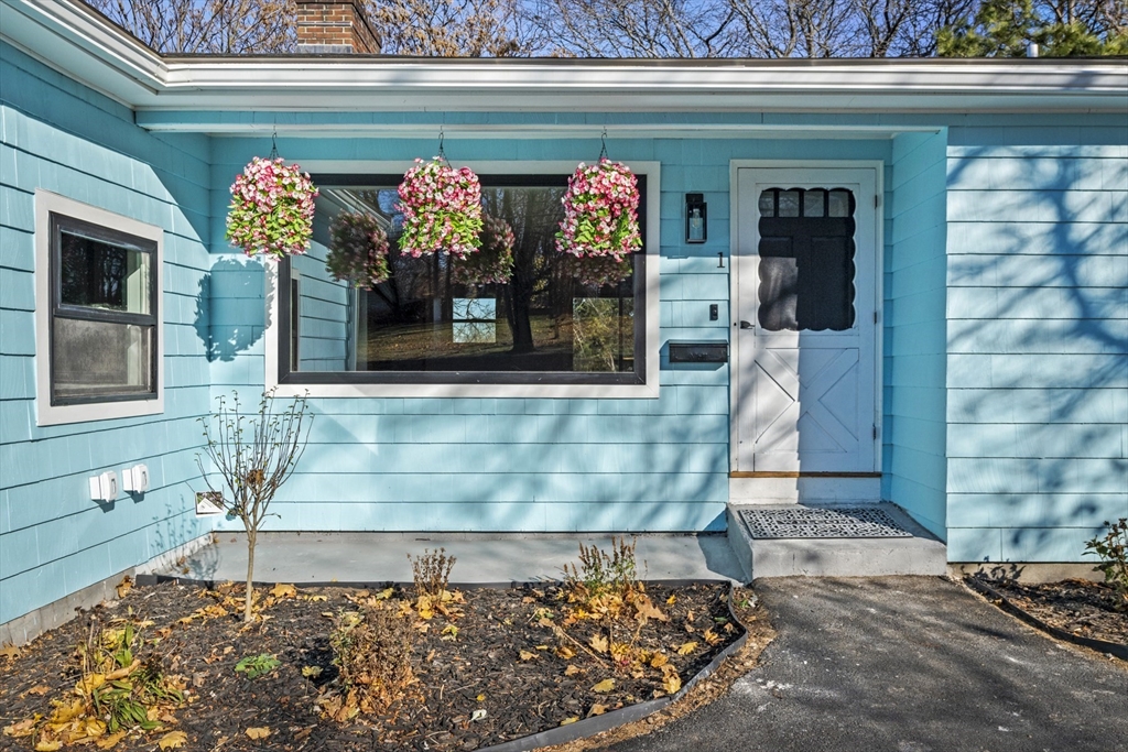 233 Lowell, Peabody, Massachusetts, 4 Bedrooms Bedrooms, 10 Rooms Rooms,2 BathroomsBathrooms,Residential Income,For Sale,Lowell,73316008