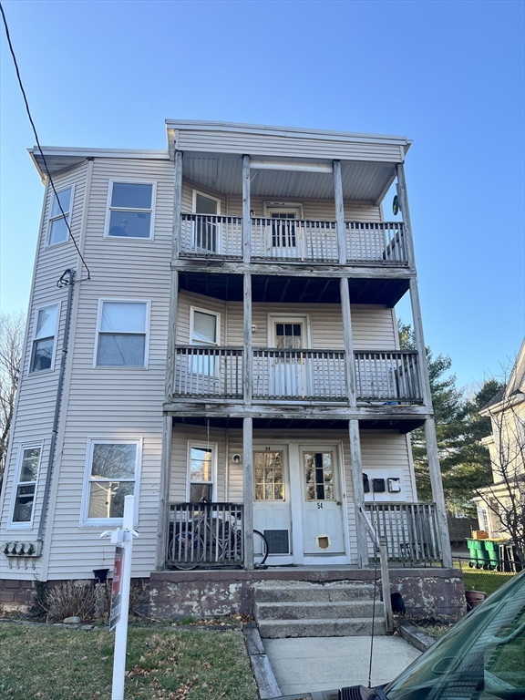 54-56 Avery St, North Attleboro, Massachusetts, 9 Bedrooms Bedrooms, 15 Rooms Rooms,3 BathroomsBathrooms,Residential Income,For Sale,Avery St,73316022