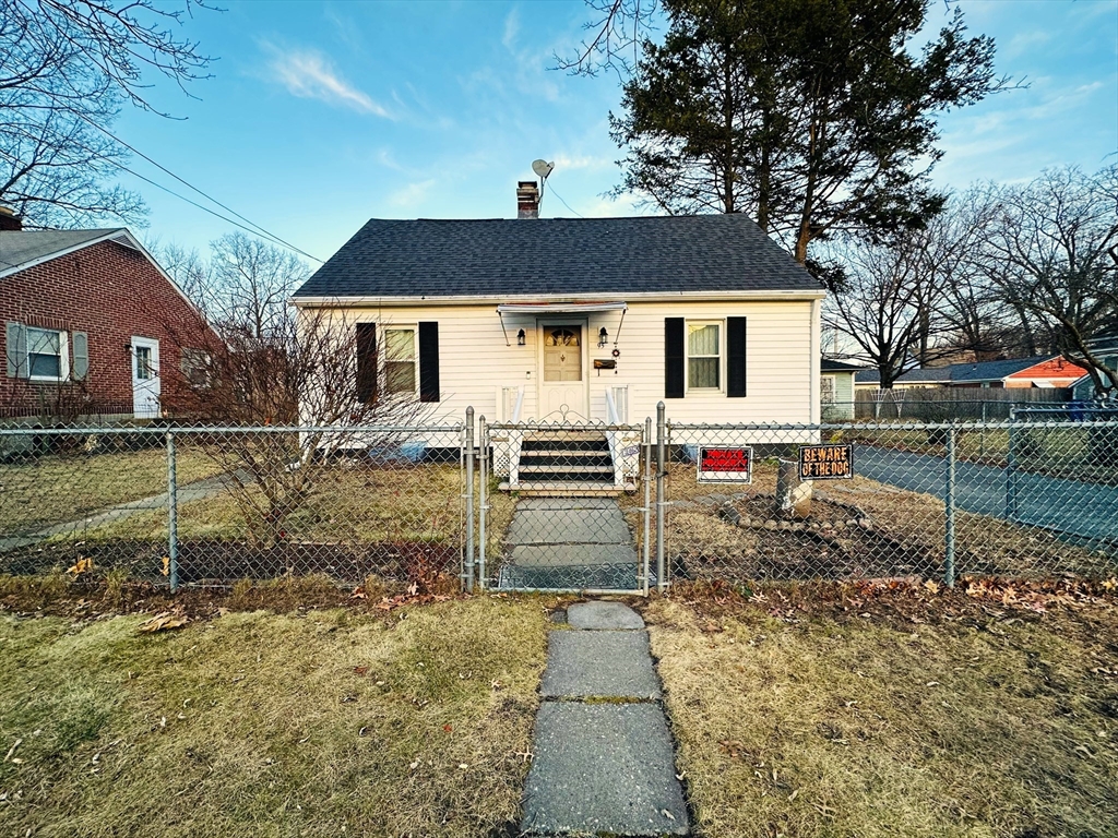 95 Leavitt Street, Springfield, Massachusetts, 3 Bedrooms Bedrooms, 5 Rooms Rooms,1 BathroomBathrooms,Residential,For Sale,Leavitt Street,73316034