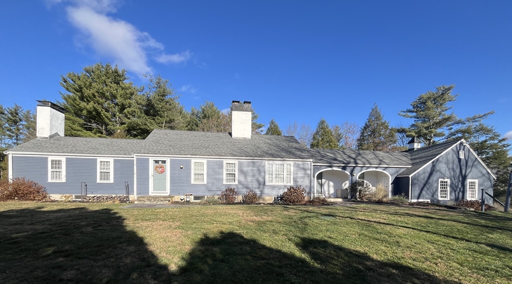 2 Perkins Row, Topsfield, Massachusetts, 4 Bedrooms Bedrooms, 7 Rooms Rooms,1.5 BathroomsBathrooms,Residential,For Sale,Perkins Row,73314851