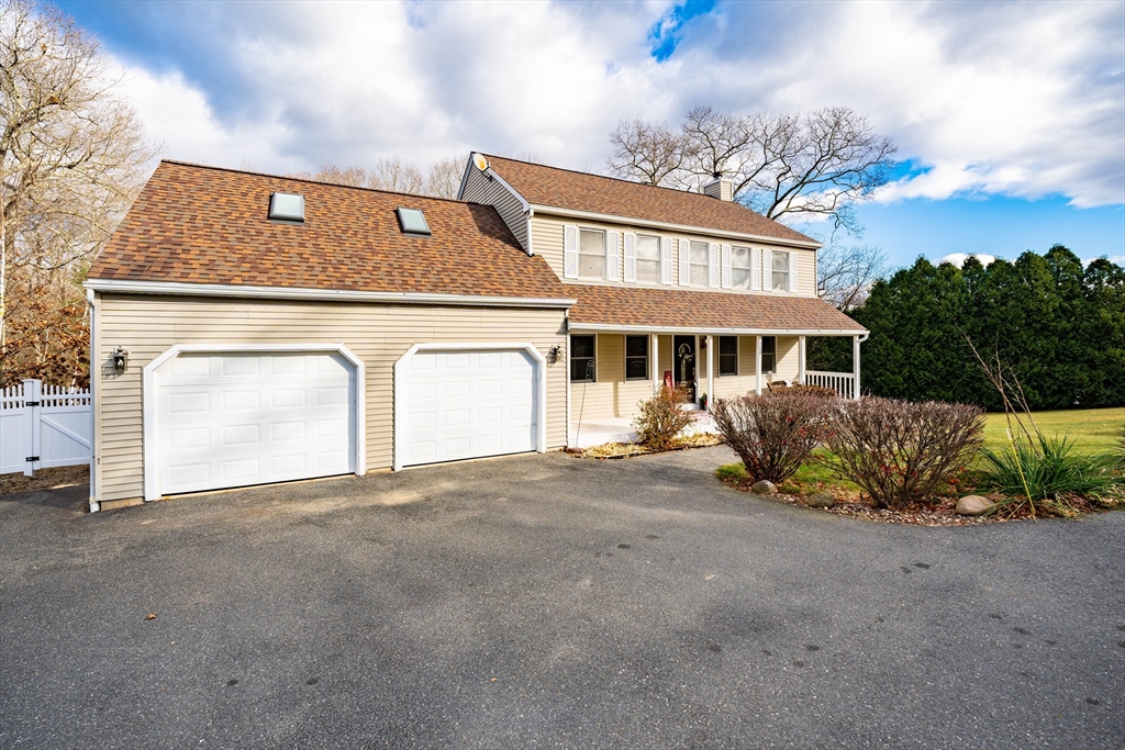 260 Woodland Cir, Ludlow, Massachusetts, 3 Bedrooms Bedrooms, 8 Rooms Rooms,1.5 BathroomsBathrooms,Residential,For Sale,Woodland Cir,73315459