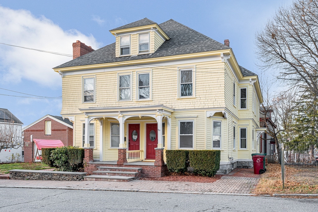 80 Whitney Avenue, Lowell, Massachusetts, 3 Bedrooms Bedrooms, 6 Rooms Rooms,2 BathroomsBathrooms,Residential Lease,For Rent,Whitney Avenue,73316753