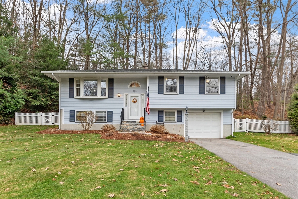 135 Concord Rd, Chelmsford, Massachusetts, 3 Bedrooms Bedrooms, 6 Rooms Rooms,2 BathroomsBathrooms,Residential,For Sale,Concord Rd,73316866