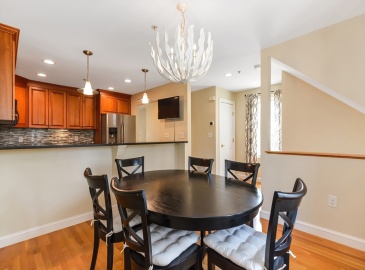 133 Eastern Ave, Lynn, Massachusetts, 2 Bedrooms Bedrooms, 5 Rooms Rooms,2 BathroomsBathrooms,Residential,For Sale,Eastern Ave,73268382