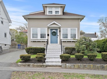 27 Denmark Ave, Milton, Massachusetts, 3 Bedrooms Bedrooms, 8 Rooms Rooms,3 BathroomsBathrooms,Residential,For Sale,Denmark Ave,73287581