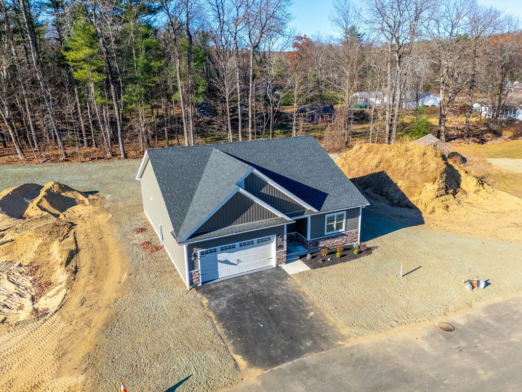 4 Nicols Way, Easthampton, Massachusetts, 2 Bedrooms Bedrooms, 5 Rooms Rooms,2 BathroomsBathrooms,Residential,For Sale,Nicols Way,73259461