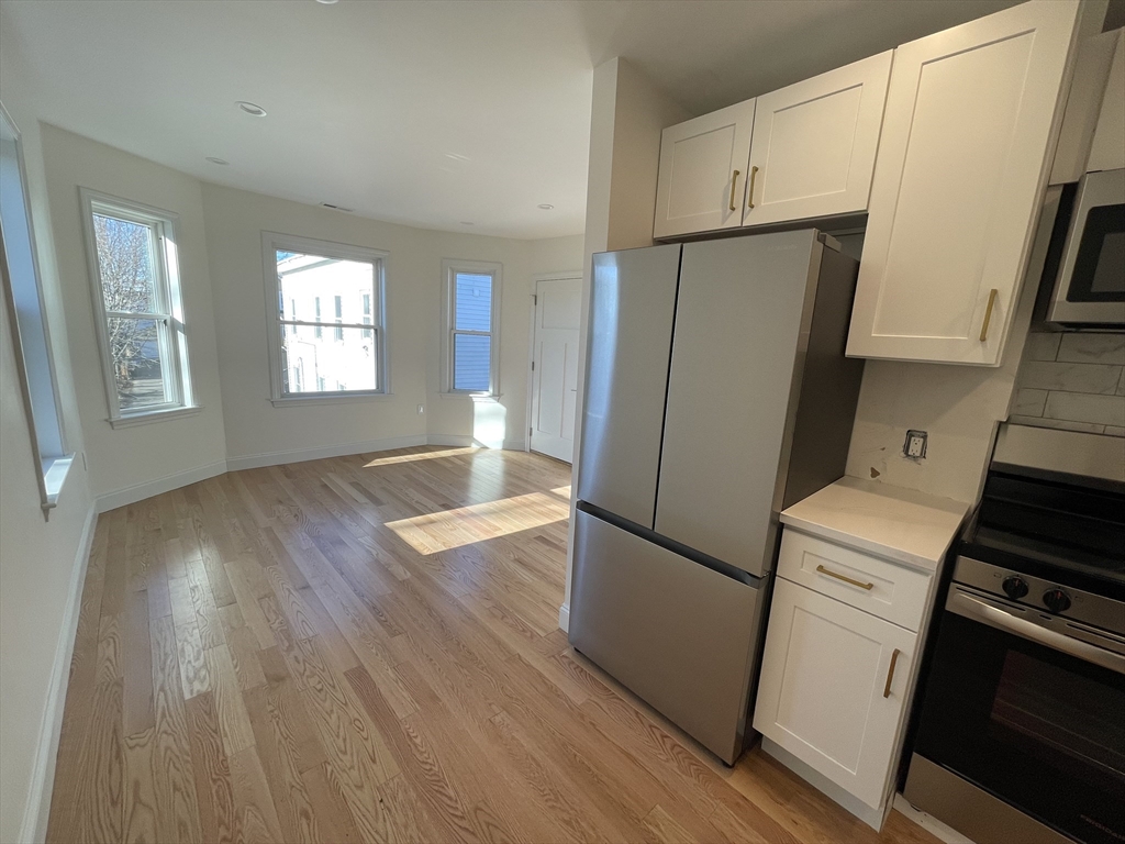 95 Phillips, Methuen, Massachusetts, 3 Bedrooms Bedrooms, 6 Rooms Rooms,1 BathroomBathrooms,Residential Lease,For Rent,Phillips,73318482