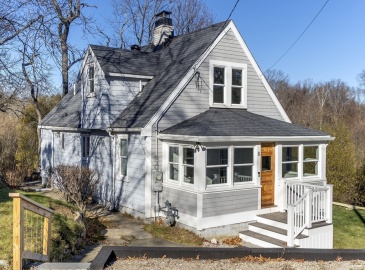 8 Winona Way, Hingham, Massachusetts, 4 Bedrooms Bedrooms, 8 Rooms Rooms,2 BathroomsBathrooms,Residential Lease,For Rent,Winona Way,73318508