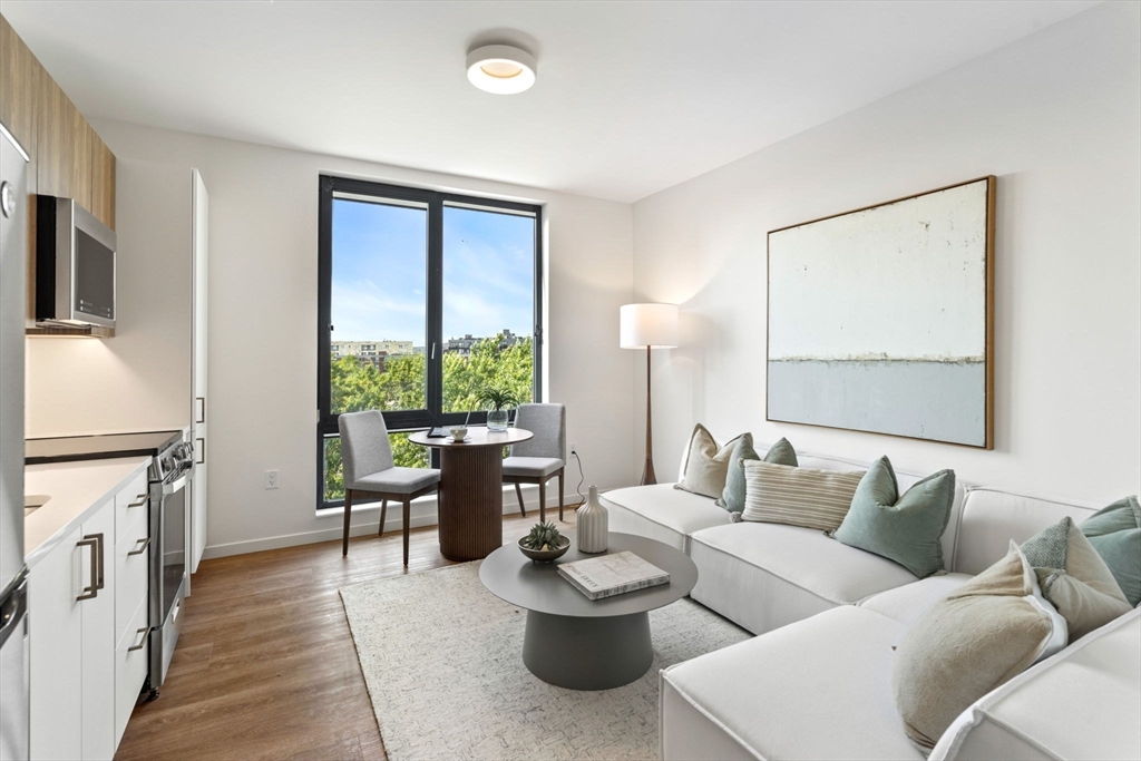 1525 Commonwealth Ave, Boston, Massachusetts, 2 Rooms Rooms,1 BathroomBathrooms,Residential Lease,For Rent,Commonwealth Ave,73318129