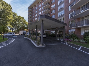 280 Boylston St, Newton, Massachusetts, 2 Bedrooms Bedrooms, 5 Rooms Rooms,2 BathroomsBathrooms,Residential,For Sale,Boylston St,73285051