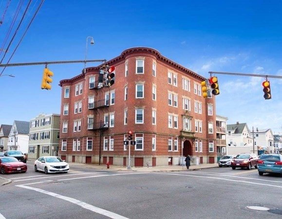 526 Western Ave, Lynn, Massachusetts, 43 Bedrooms Bedrooms, 75 Rooms Rooms,16 BathroomsBathrooms,Residential Income,For Sale,Western Ave,73173826