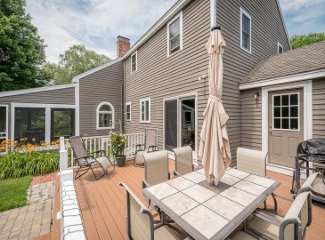 325 Center St, Groveland, Massachusetts, 3 Bedrooms Bedrooms, 9 Rooms Rooms,2.5 BathroomsBathrooms,Residential,For Sale,Center St,73257020
