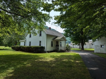 26 Mountain Road, Deerfield, Massachusetts, 5 Bedrooms Bedrooms, 8 Rooms Rooms,1.5 BathroomsBathrooms,Residential,For Sale,Mountain Road,73263202
