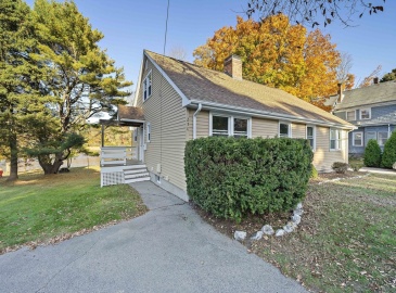 250-252 Mechanic St, Canton, Massachusetts, 6 Bedrooms Bedrooms, 11 Rooms Rooms,3 BathroomsBathrooms,Residential Income,For Sale,Mechanic St,73305443