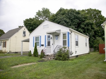 60 Caporal St, Cranston, Rhode Island, 2 Bedrooms Bedrooms, 4 Rooms Rooms,1 BathroomBathrooms,Residential,For Sale,Caporal St,73278782
