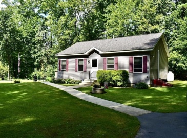 94 Lakeshore Drive, Sterling, Massachusetts, 2 Bedrooms Bedrooms, 5 Rooms Rooms,1 BathroomBathrooms,Residential,For Sale,Lakeshore Drive,73283796