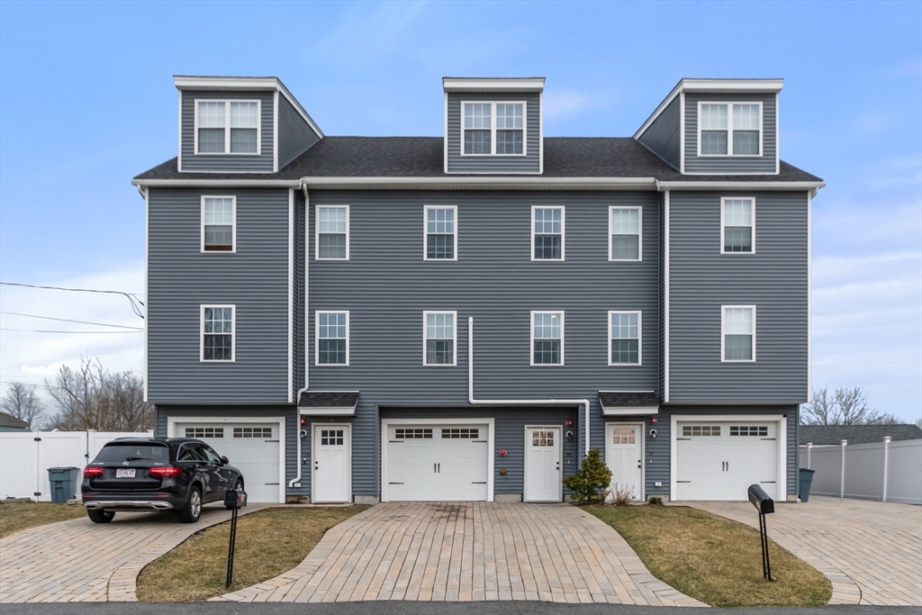 2 Winston Street, Saugus, Massachusetts, 3 Bedrooms Bedrooms, 6 Rooms Rooms,2.5 BathroomsBathrooms,Residential,For Sale,Winston Street,73219134