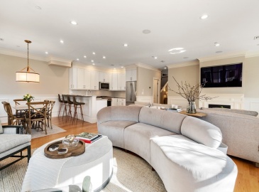 2 G Street, Boston, Massachusetts, 3 Bedrooms Bedrooms, 8 Rooms Rooms,3 BathroomsBathrooms,Residential,For Sale,G Street,73284897