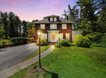 208 Columbian St, Weymouth, Massachusetts, 4 Bedrooms Bedrooms, 11 Rooms Rooms,2 BathroomsBathrooms,Residential,For Sale,Columbian St,73261632