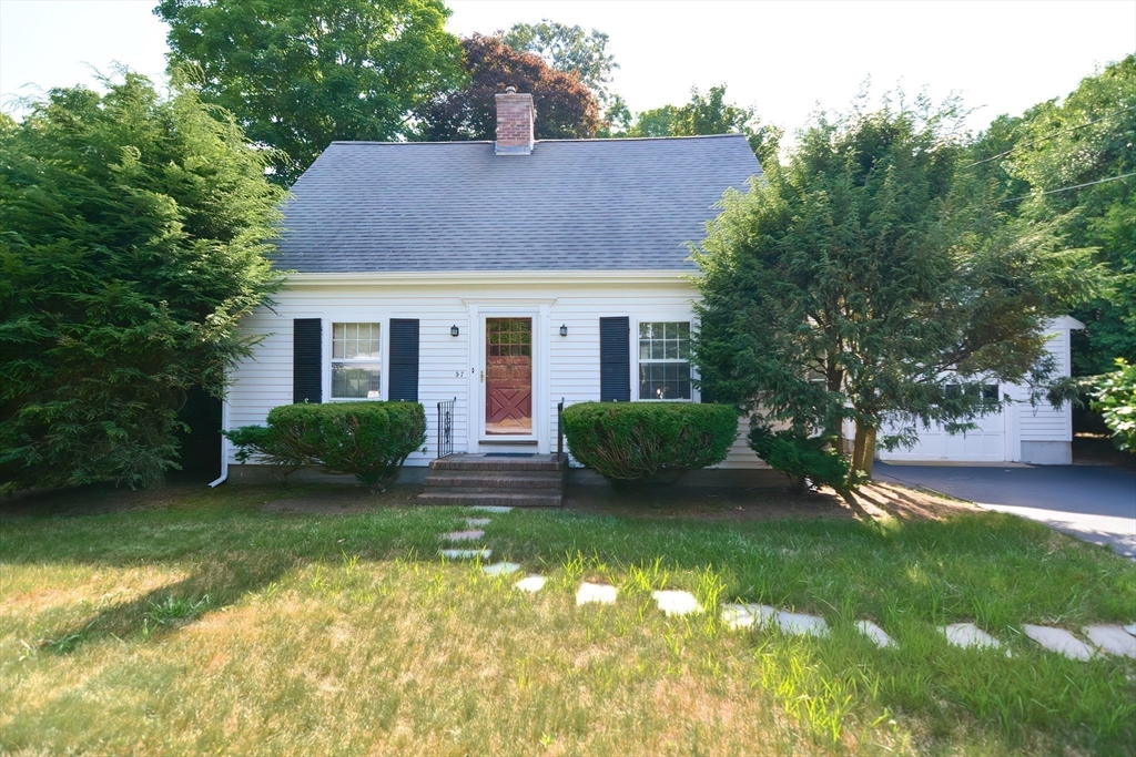 57 Russell Rd, Framingham, Massachusetts, 3 Bedrooms Bedrooms, 6 Rooms Rooms,1 BathroomBathrooms,Residential,For Sale,Russell Rd,73263184