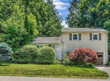 48 Simpson Dr, Framingham, Massachusetts, 3 Bedrooms Bedrooms, 6 Rooms Rooms,1.5 BathroomsBathrooms,Residential,For Sale,Simpson Dr,73256039