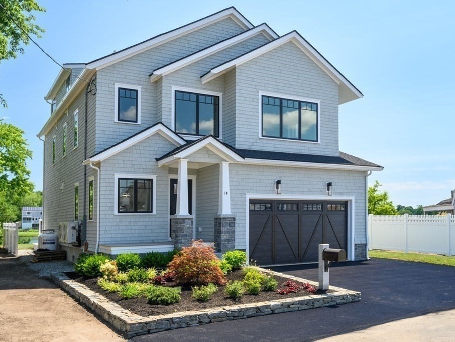 10 Tibbetts Ave, Danvers, Massachusetts, 4 Bedrooms Bedrooms, 8 Rooms Rooms,3.5 BathroomsBathrooms,Residential,For Sale,Tibbetts Ave,73267835