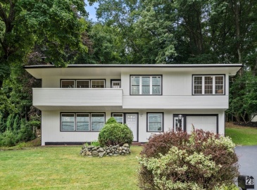 28 Thornberry Road, Winchester, Massachusetts, 4 Bedrooms Bedrooms, 7 Rooms Rooms,2 BathroomsBathrooms,Residential,For Sale,Thornberry Road,73274439
