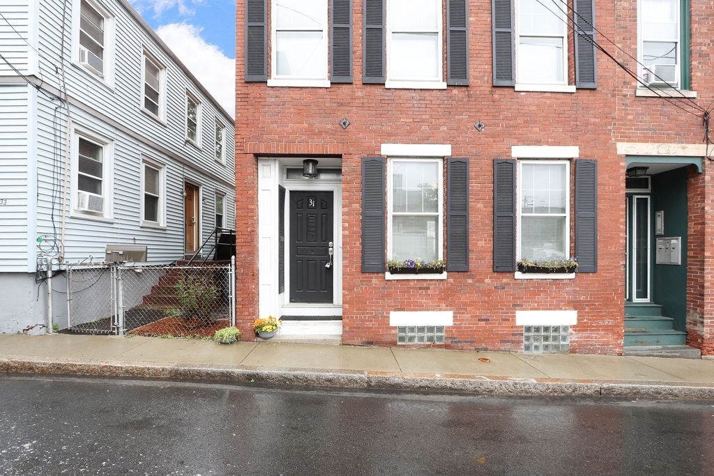 31 Division St, Chelsea, Massachusetts, 2 Bedrooms Bedrooms, 4 Rooms Rooms,1 BathroomBathrooms,Residential,For Sale,Division St,73288751