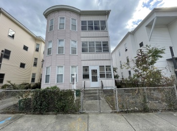 7 Shawmut St, Worcester, Massachusetts, 9 Bedrooms Bedrooms, 18 Rooms Rooms,3 BathroomsBathrooms,Residential Income,For Sale,Shawmut St,73299263