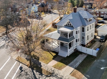 142 Thompson Street, Springfield, Massachusetts, 4 Bedrooms Bedrooms, 14 Rooms Rooms,3 BathroomsBathrooms,Residential Income,For Sale,Thompson Street,73313114