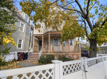 30-32 Gladstone Street, Everett, Massachusetts, 6 Bedrooms Bedrooms, 14 Rooms Rooms,3.5 BathroomsBathrooms,Residential Income,For Sale,Gladstone Street,73312275