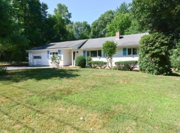 18 Hemlock Lane, Bedford, Massachusetts, 4 Bedrooms Bedrooms, 9 Rooms Rooms,1.5 BathroomsBathrooms,Residential,For Sale,Hemlock Lane,73266924