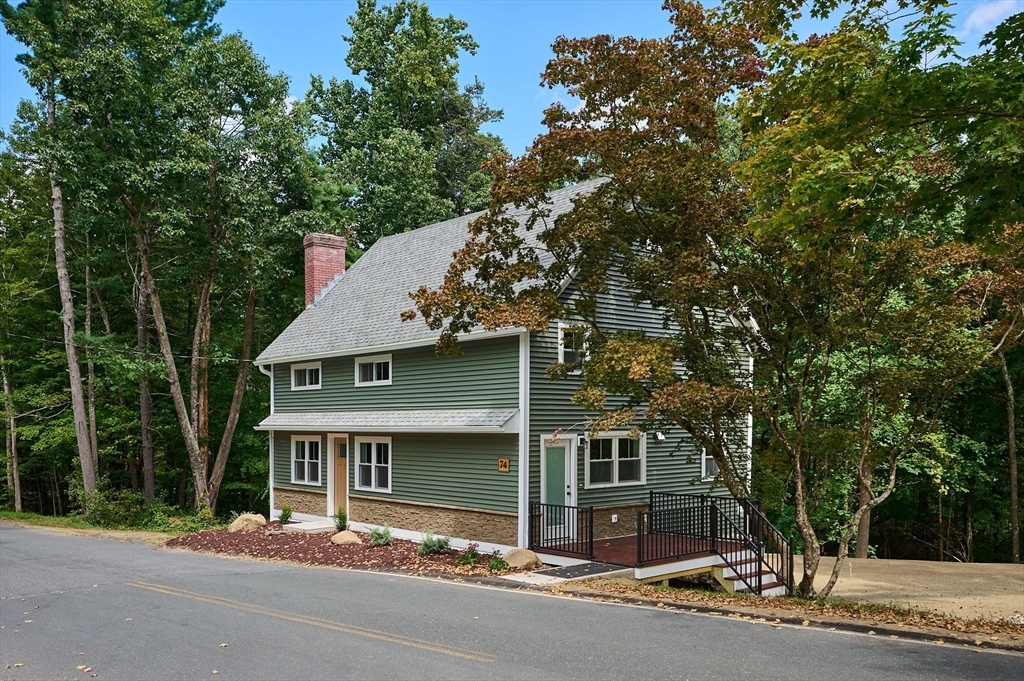 74 Lead Mine Rd, Southampton, Massachusetts, 3 Bedrooms Bedrooms, 5 Rooms Rooms,1 BathroomBathrooms,Residential,For Sale,Lead Mine Rd,73283901