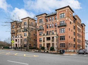 452 Park Dr., Boston, Massachusetts, 4 Bedrooms Bedrooms, 6 Rooms Rooms,2 BathroomsBathrooms,Residential,For Sale,Park Dr.,73206438
