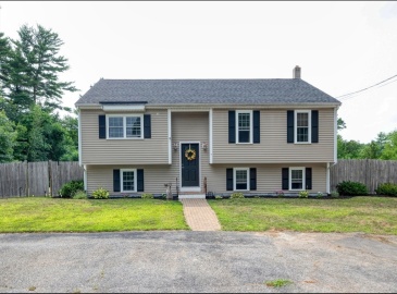 15A Main St, Carver, Massachusetts, 3 Bedrooms Bedrooms, 6 Rooms Rooms,1.5 BathroomsBathrooms,Residential,For Sale,Main St,73268628