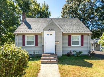 1166 Trapelo Road, Waltham, Massachusetts, 3 Bedrooms Bedrooms, 6 Rooms Rooms,2 BathroomsBathrooms,Residential,For Sale,Trapelo Road,73287449