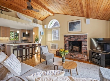 30 Mechanic Street, Provincetown, Massachusetts, 3 Bedrooms Bedrooms, 5 Rooms Rooms,2 BathroomsBathrooms,Residential,For Sale,Mechanic Street,73228055