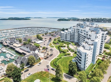 2001 Marina Dr, Quincy, Massachusetts, 2 Bedrooms Bedrooms, 5 Rooms Rooms,2 BathroomsBathrooms,Residential,For Sale,Marina Dr,73256998