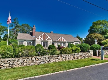 6 Summer St, Dartmouth, Massachusetts, 4 Bedrooms Bedrooms, 9 Rooms Rooms,4 BathroomsBathrooms,Residential,For Sale,Summer St,73267507