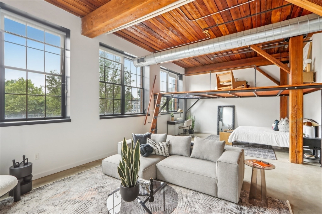 942-944 Dorchester Ave, Boston, Massachusetts, 1 Bedroom Bedrooms, 2 Rooms Rooms,1 BathroomBathrooms,Residential,For Sale,Dorchester Ave,73268777