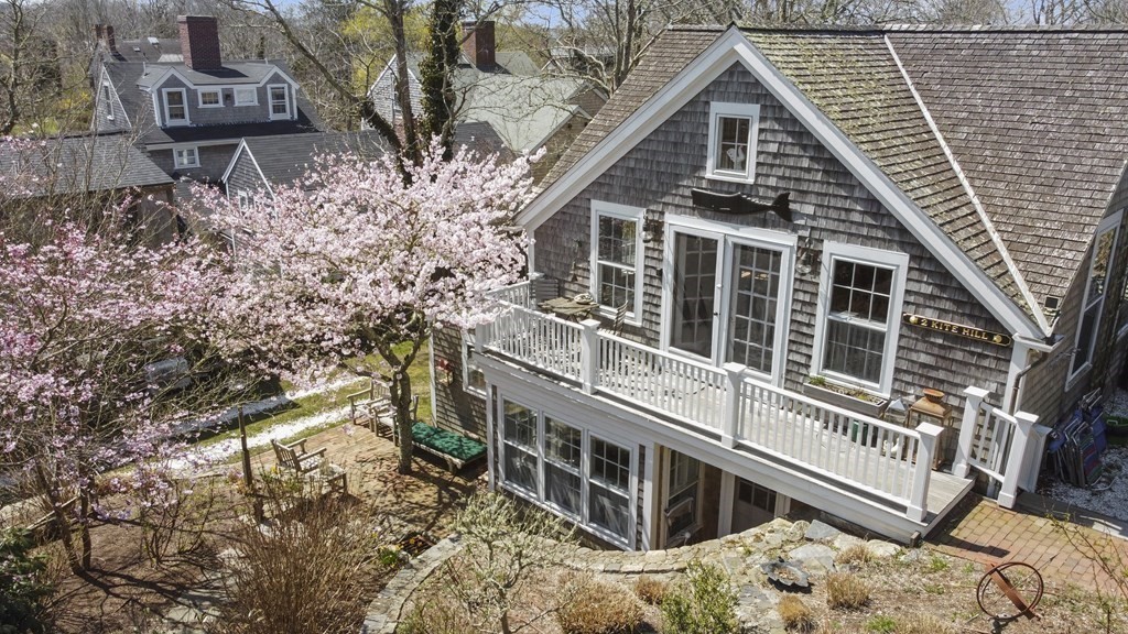 2 Kite Hill Lane, Nantucket, Massachusetts, 2 Bedrooms Bedrooms, 5 Rooms Rooms,1 BathroomBathrooms,Residential Lease,For Rent,Kite Hill Lane,73095841