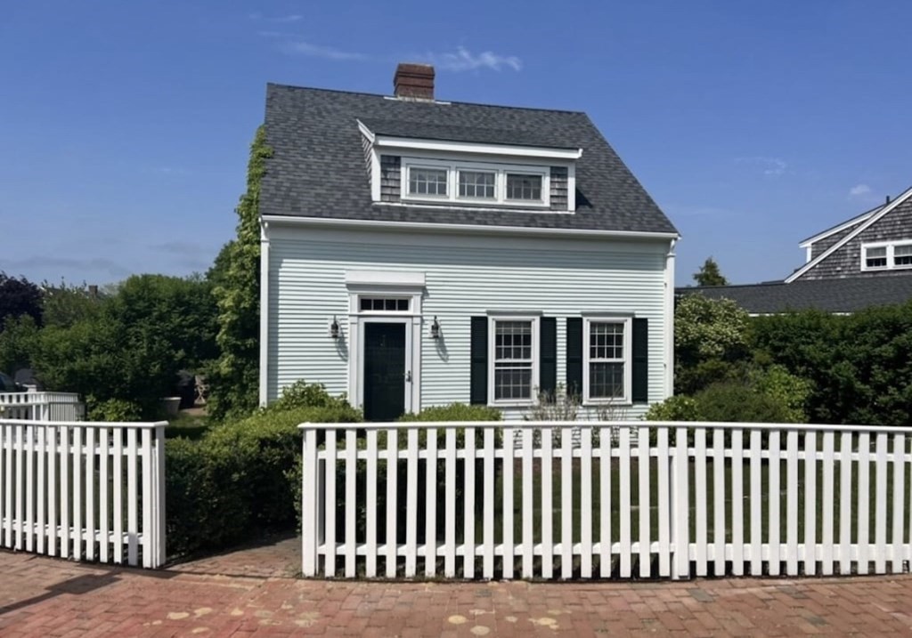 23 Kittiwake Lane, Nantucket, Massachusetts, 3 Bedrooms Bedrooms, 7 Rooms Rooms,2.5 BathroomsBathrooms,Residential Lease,For Rent,Kittiwake Lane,73123124
