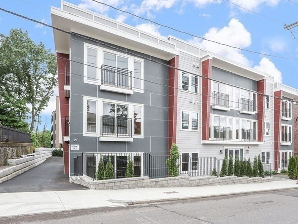 21 Glen Rd, Boston, Massachusetts, 2 Bedrooms Bedrooms, 4 Rooms Rooms,2 BathroomsBathrooms,Residential,For Sale,Glen Rd,73266070