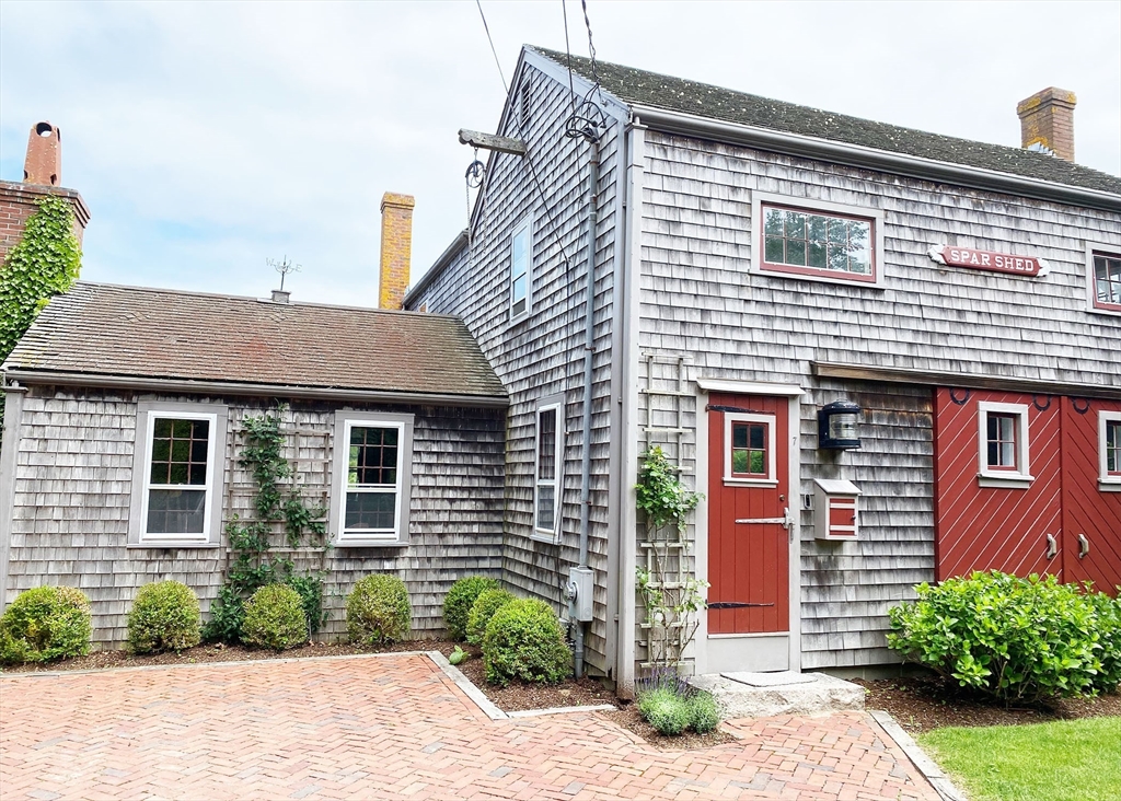 7 North Liberty, Nantucket, Massachusetts, 4 Bedrooms Bedrooms, 8 Rooms Rooms,3.5 BathroomsBathrooms,Residential Lease,For Rent,North Liberty,73324658