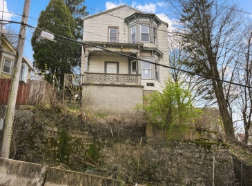 213 Weetamoe St, Fall River, Massachusetts, 4 Bedrooms Bedrooms, 10 Rooms Rooms,2 BathroomsBathrooms,Residential Income,For Sale,Weetamoe St,73324683