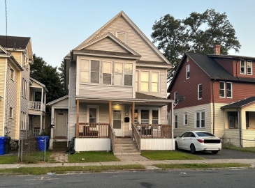 17-19 Crown St, Springfield, Massachusetts, 8 Bedrooms Bedrooms, 15 Rooms Rooms,3 BathroomsBathrooms,Residential Income,For Sale,Crown St,73284498