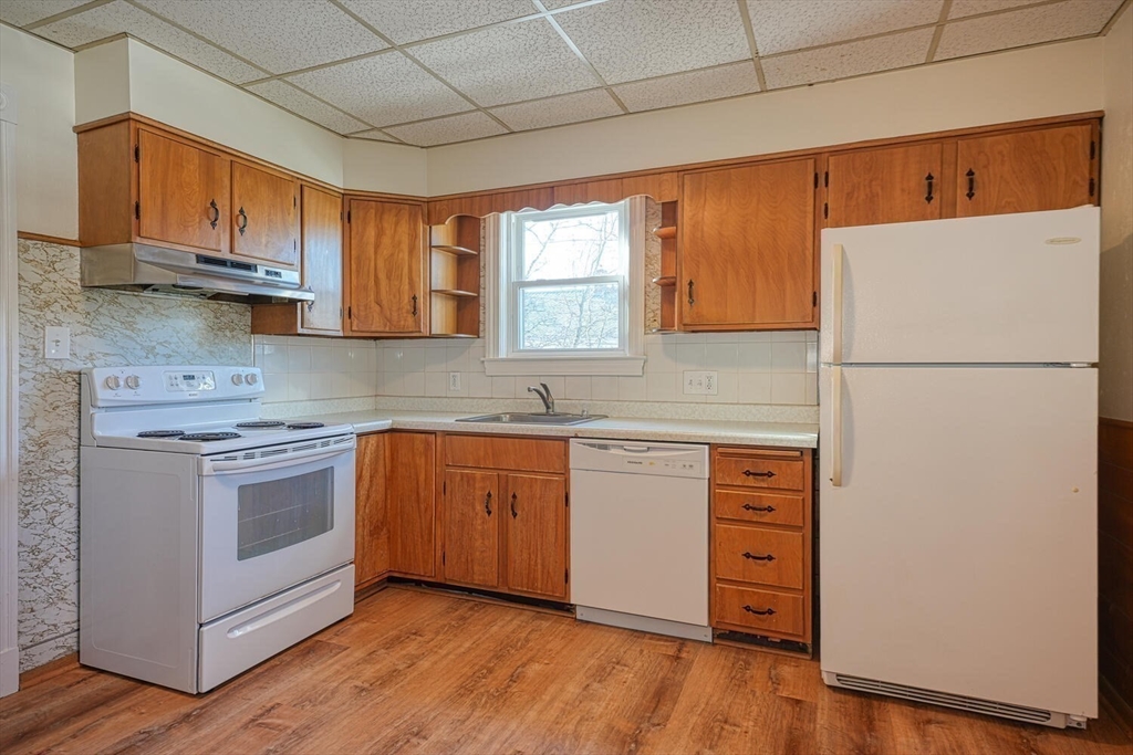 70 East Central, Natick, Massachusetts, 1 Bedroom Bedrooms, 3 Rooms Rooms,1 BathroomBathrooms,Residential Lease,For Rent,East Central,73326075