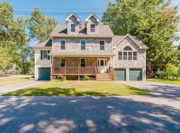 10 12 Norfolk Ave, East Providence, Rhode Island, 5 Bedrooms Bedrooms, 14 Rooms Rooms,4.5 BathroomsBathrooms,Residential Income,For Sale,Norfolk Ave,73291336