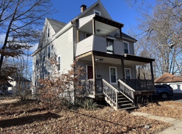 224 Berkshire Avenue, Springfield, Massachusetts, 4 Bedrooms Bedrooms, 10 Rooms Rooms,2 BathroomsBathrooms,Residential Income,For Sale,Berkshire Avenue,73326922