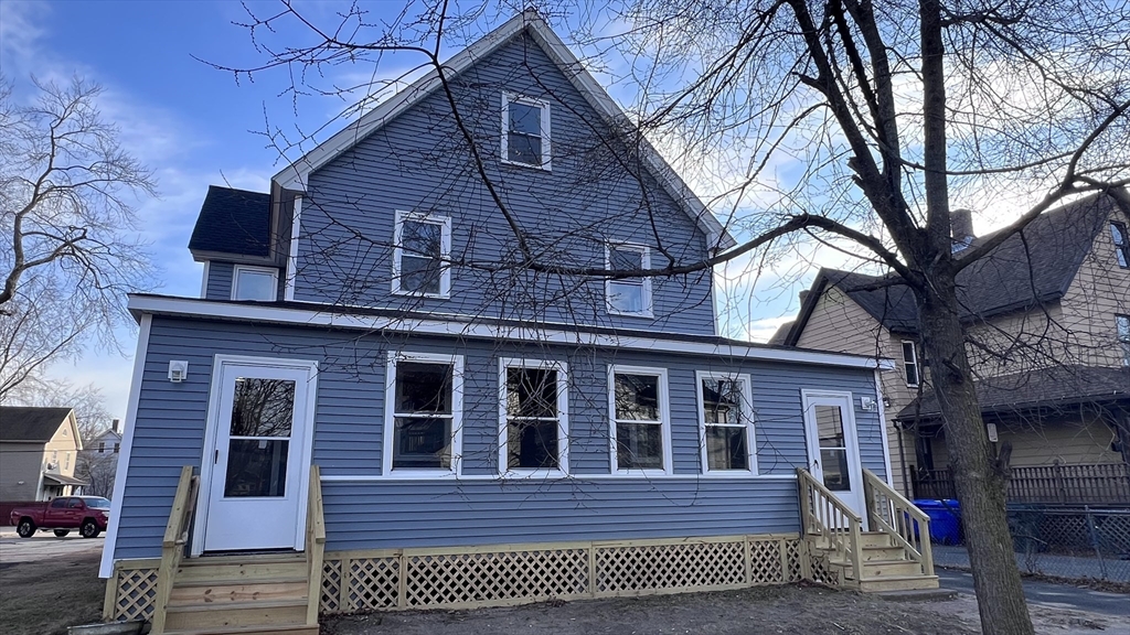 149-151 Lebanon St, Springfield, Massachusetts, 6 Bedrooms Bedrooms, 12 Rooms Rooms,3 BathroomsBathrooms,Residential Income,For Sale,Lebanon St,73327081